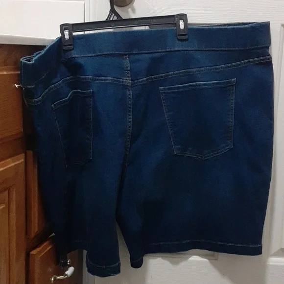 Terra & Sky Denim Bermuda Shorts. 4X. NWT - Picture 4 of 11